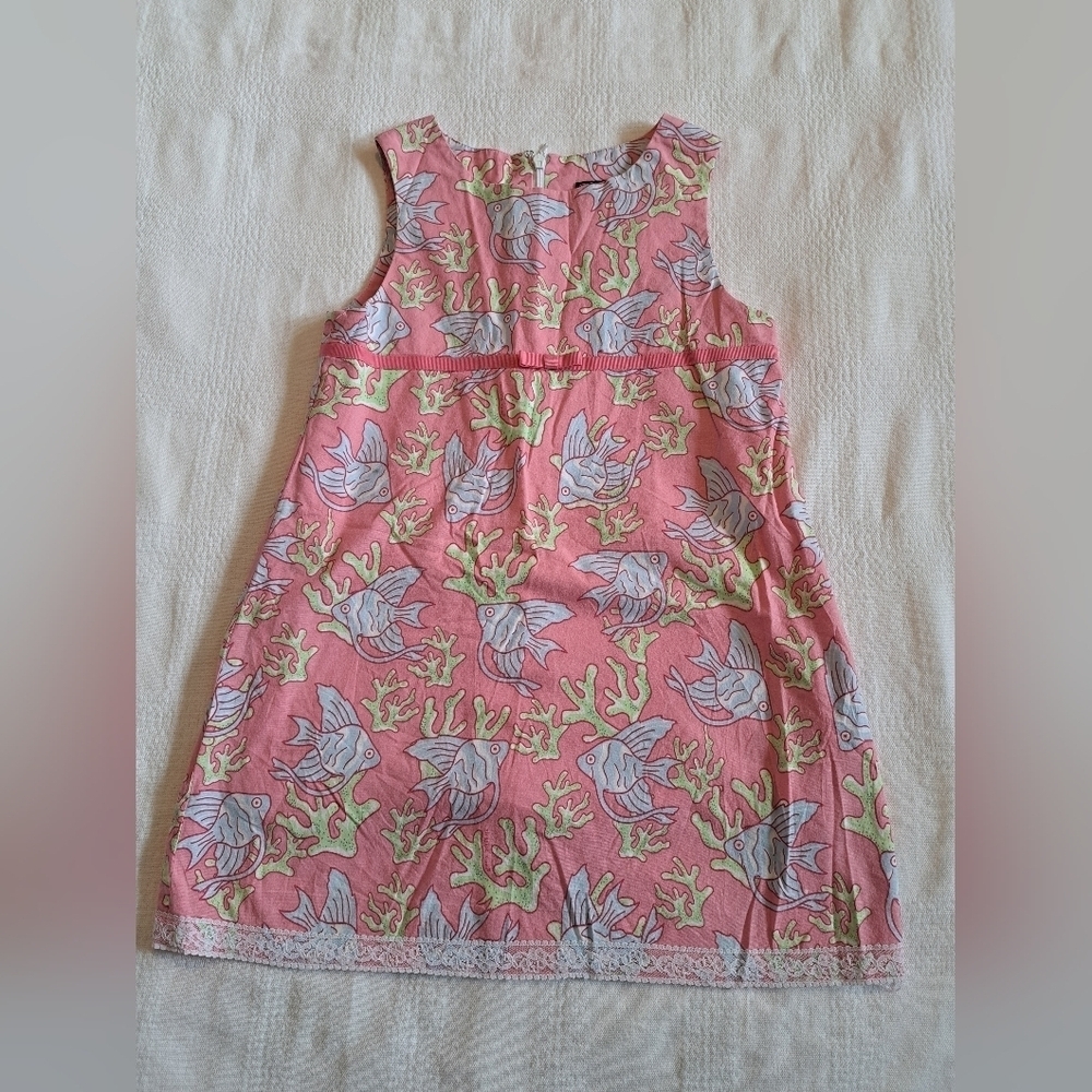 Vineyard Vines girls size 4T angel fish with coral design, hem down. 1 mark
